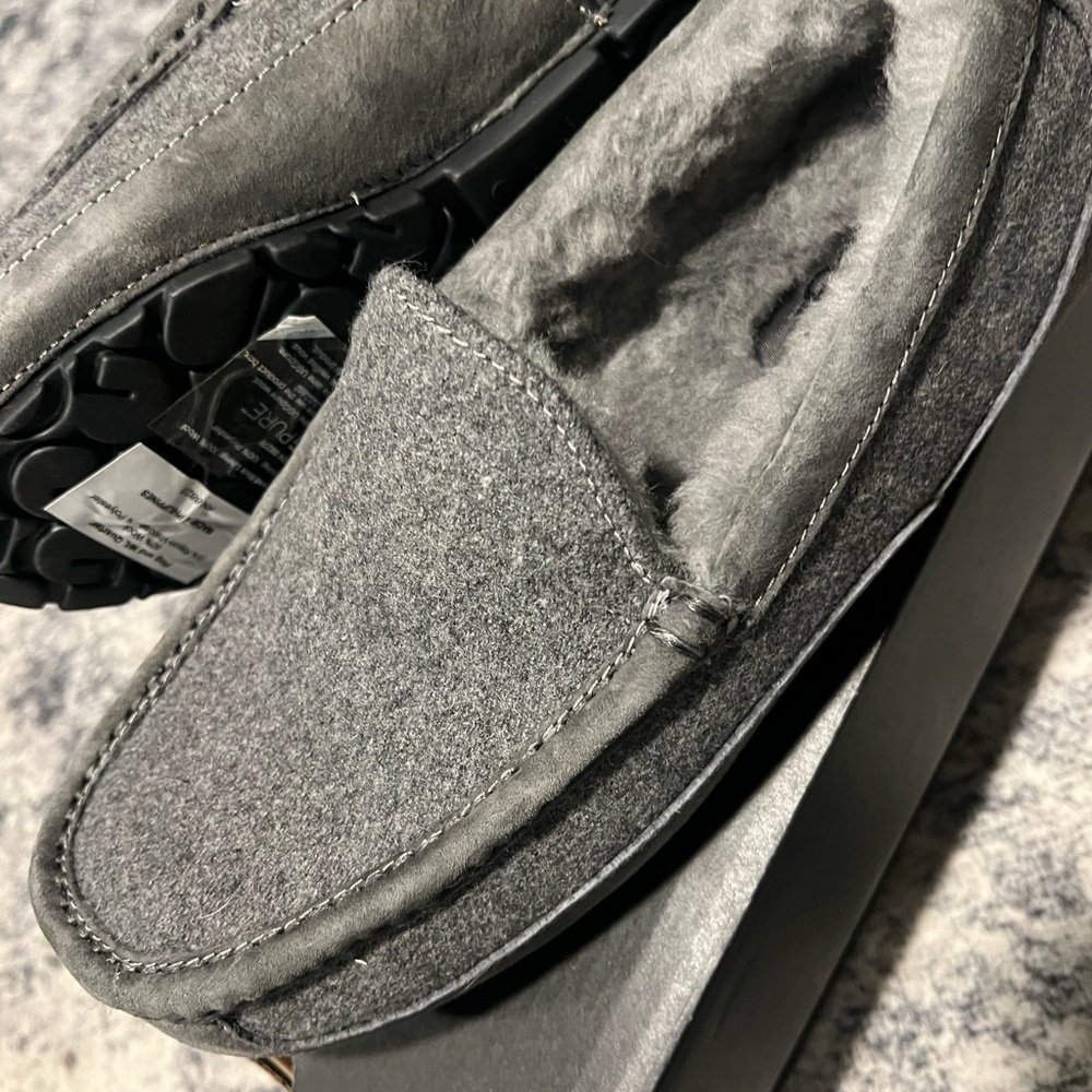 UGG Gray Slip-On Loafers Cozy Comfort new in box size 8 men’s
